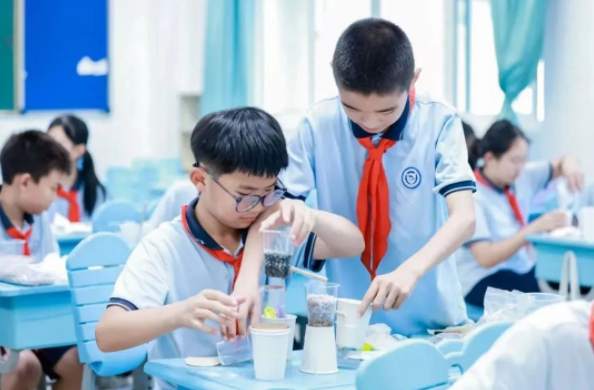 校园启动学生们归纳运用化学物理生物等学科常识打开实践 校园启动学生们归纳运用化学物理生物等学科常识打开实践